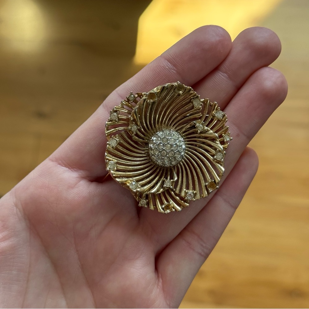 Vintage D’ORLAN Gold Tone Flower Rhinestone Pin Brooch Pin Accessory